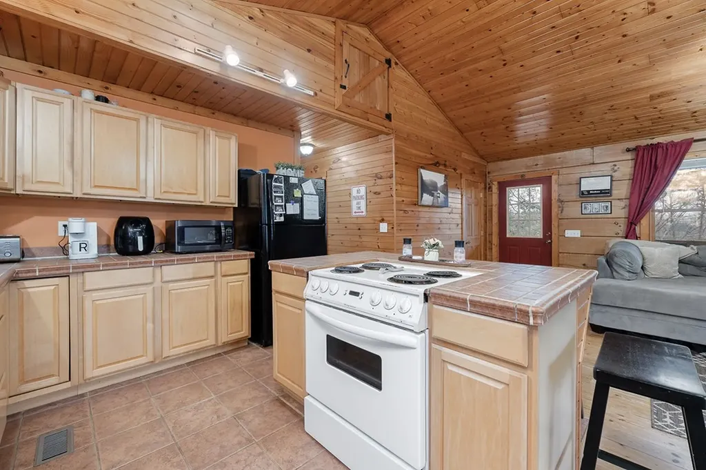 2021 Milky Way Road Jamestown TN 38556