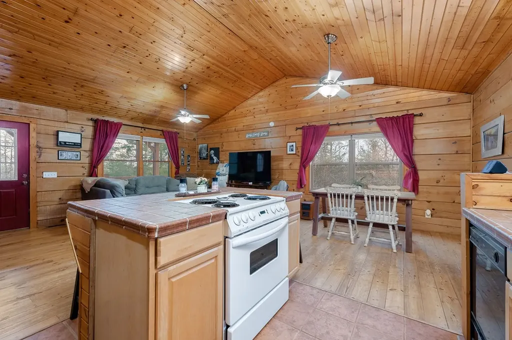 2021 Milky Way Road Jamestown TN 38556