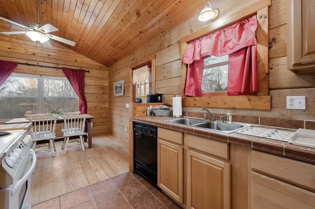 2021 Milky Way Road Jamestown TN 38556