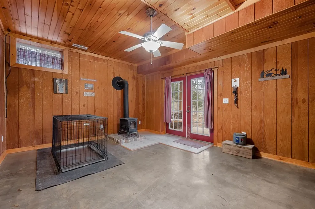 2021 Milky Way Road Jamestown TN 38556