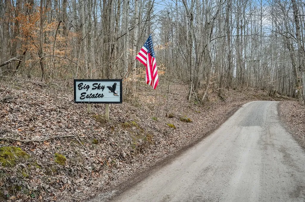 2021 Milky Way Road Jamestown TN 38556