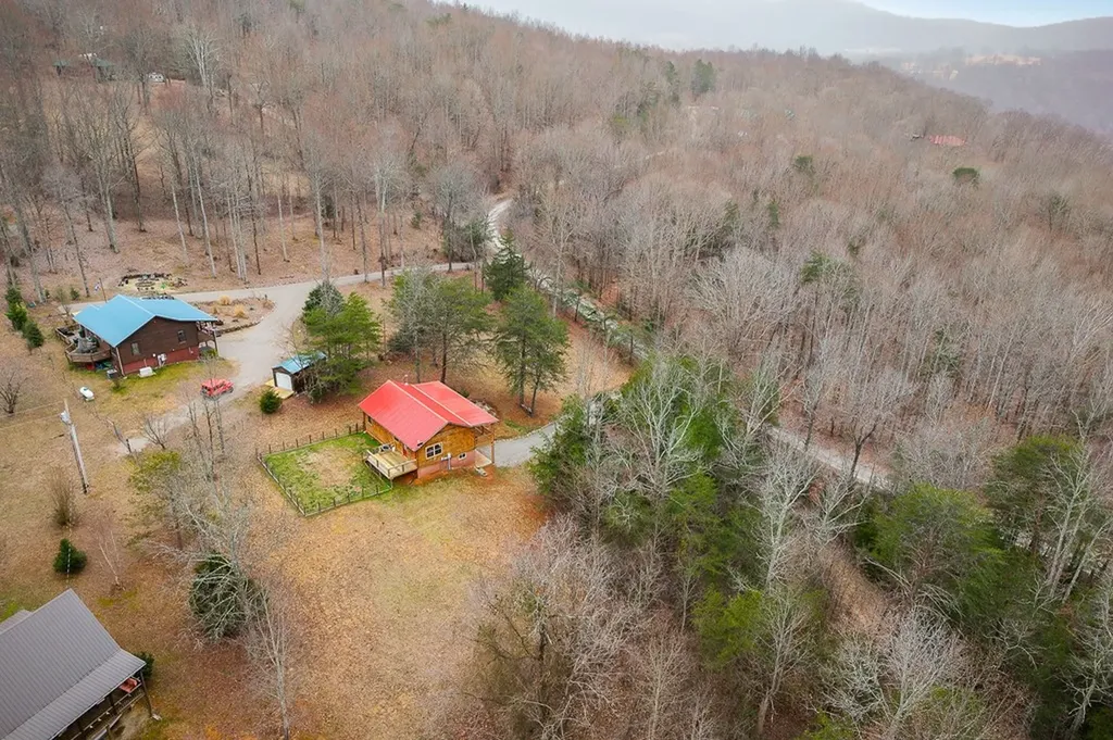 2021 Milky Way Road Jamestown TN 38556