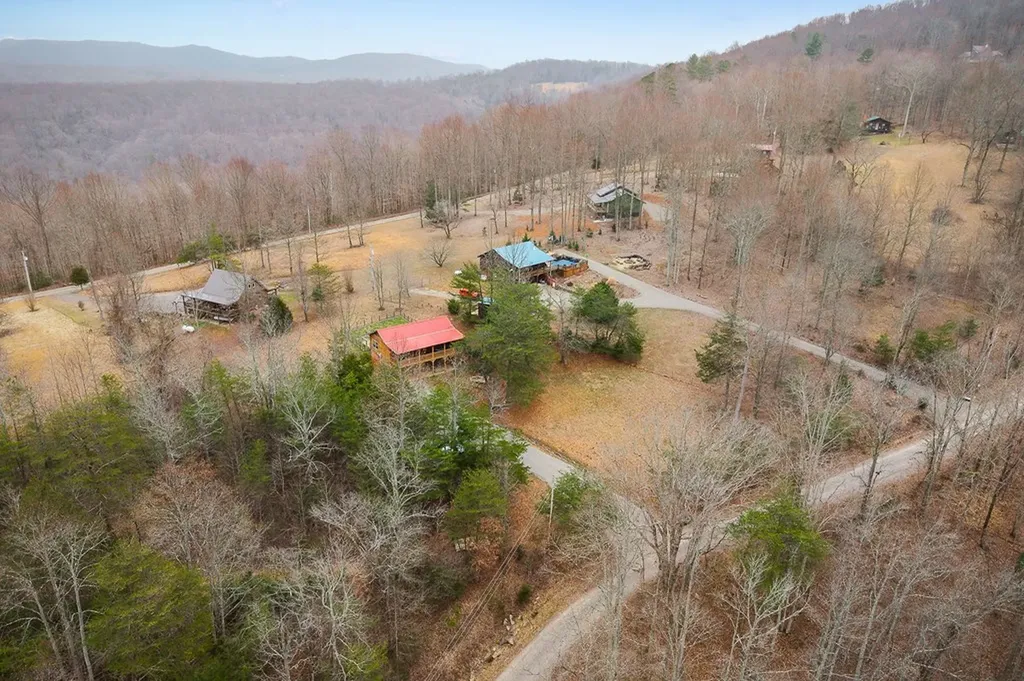 2021 Milky Way Road Jamestown TN 38556