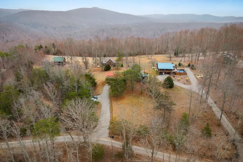 2021 Milky Way Road Jamestown TN 38556