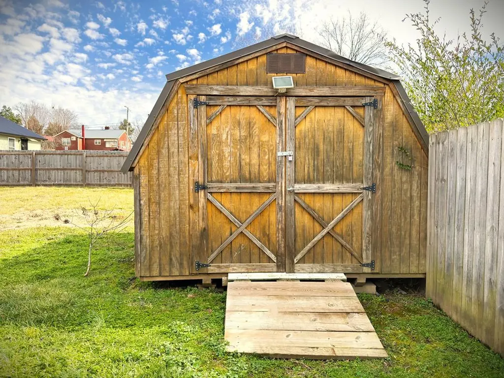 817 Oakland Park Drive Livingston TN 38570