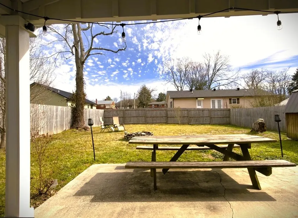 817 Oakland Park Drive Livingston TN 38570