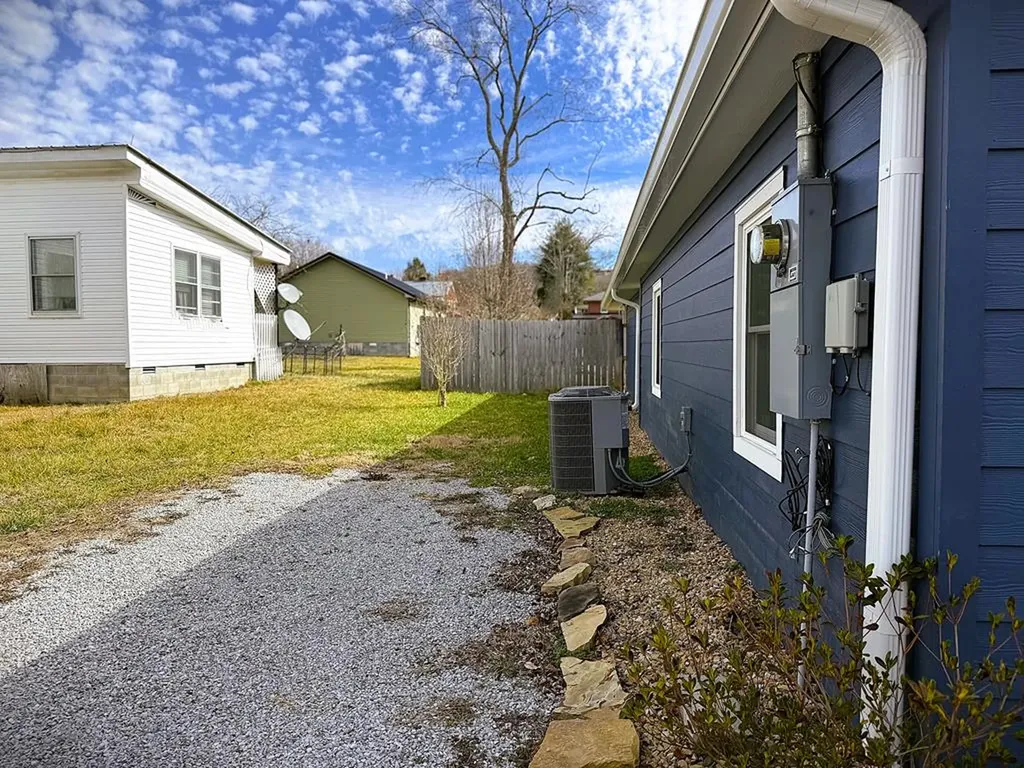 817 Oakland Park Drive Livingston TN 38570