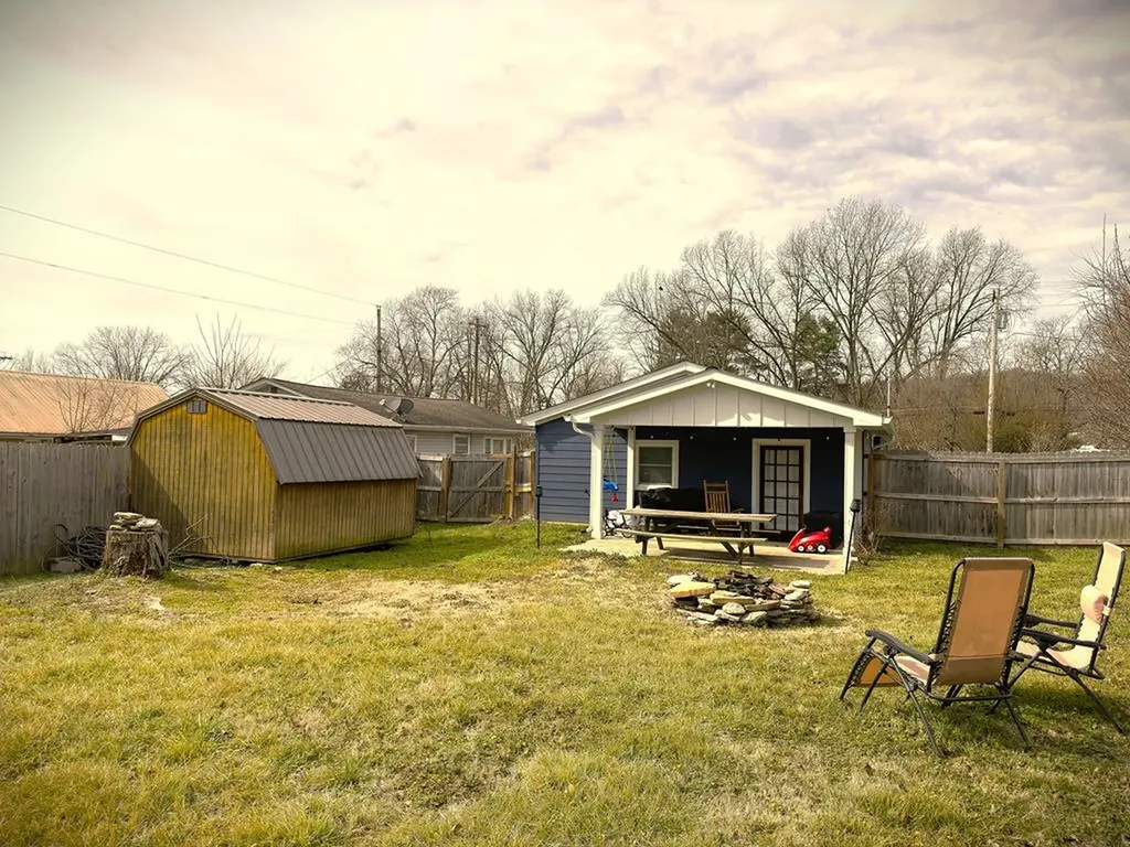 817 Oakland Park Drive Livingston TN 38570