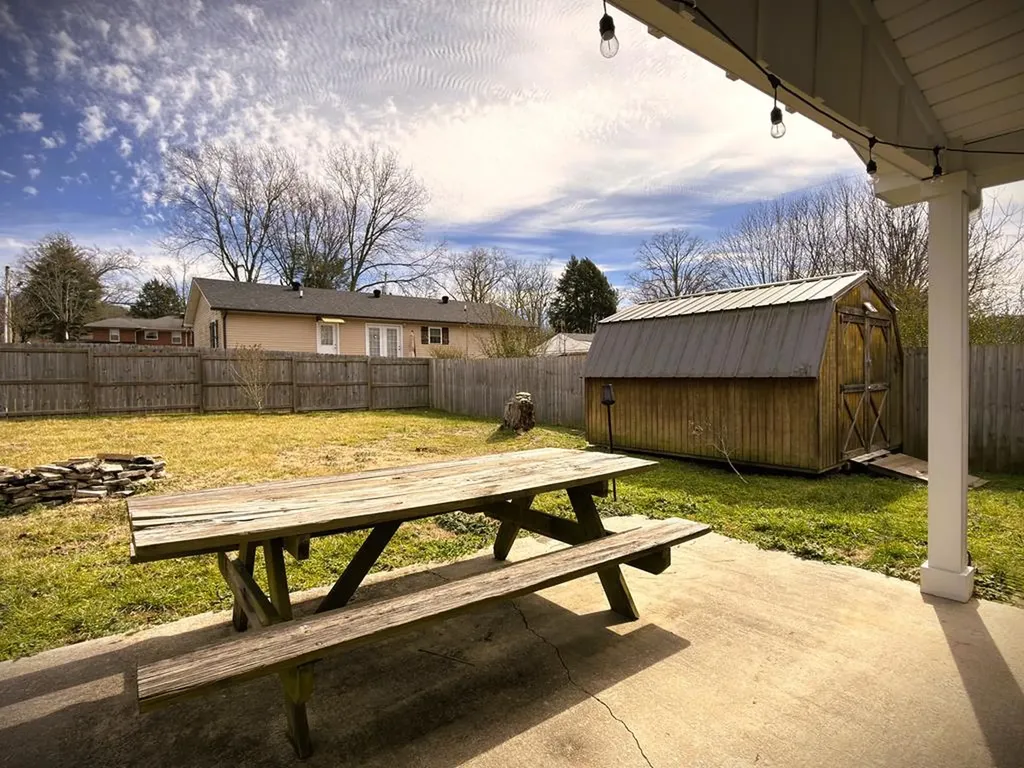 817 Oakland Park Drive Livingston TN 38570