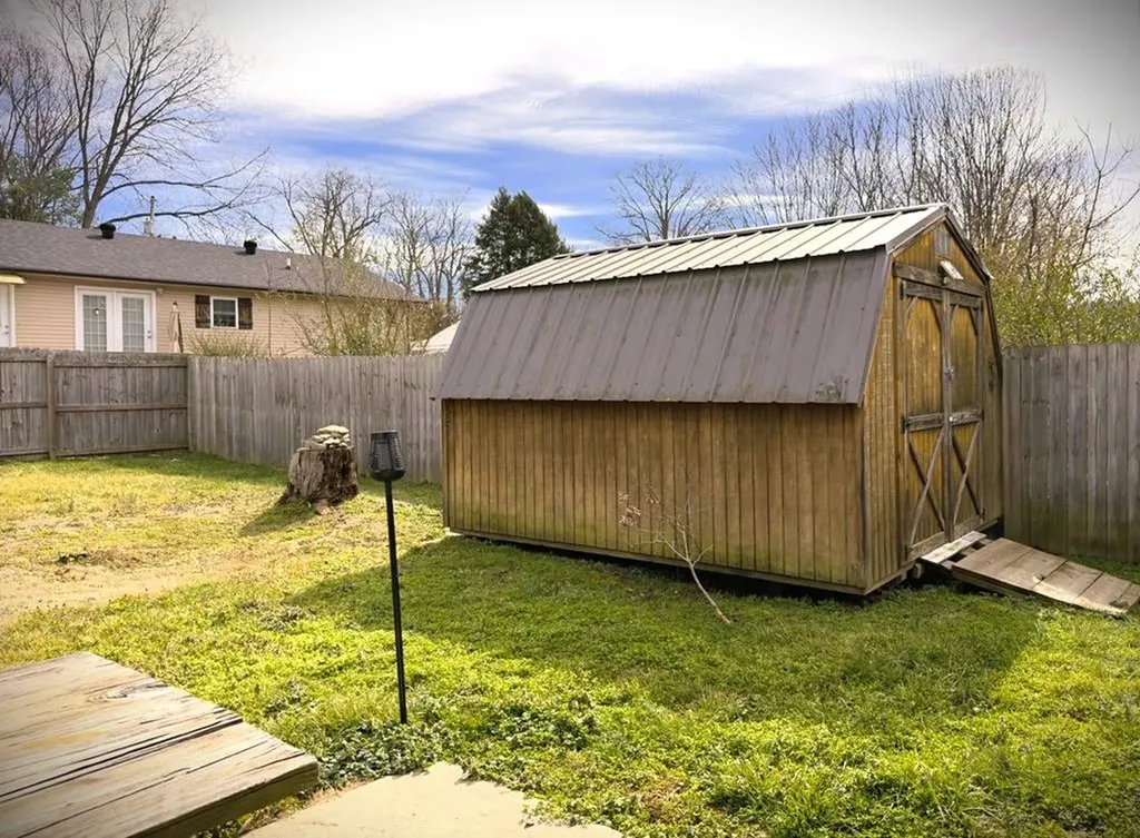 817 Oakland Park Drive Livingston TN 38570