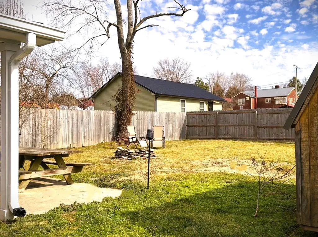 817 Oakland Park Drive Livingston TN 38570