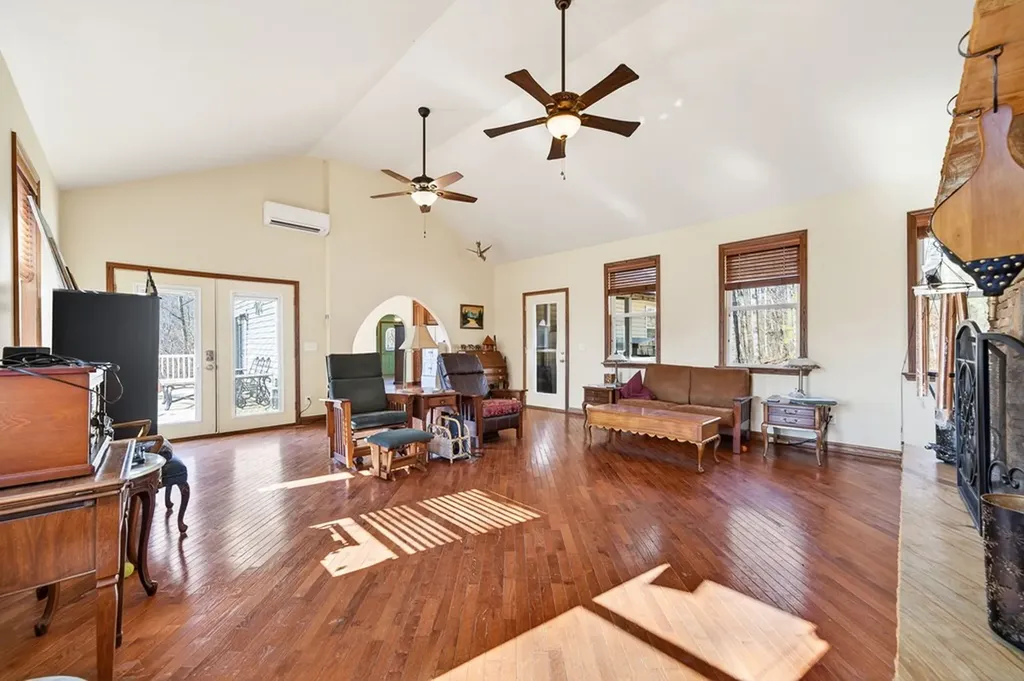 2144 Street Place Loop Monterey TN 38574