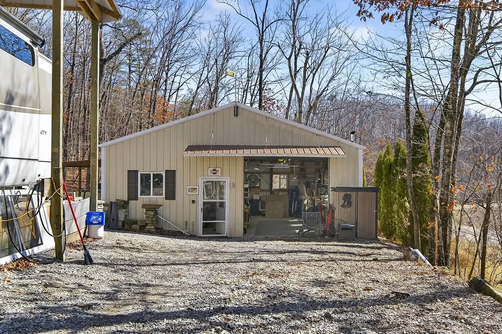 2144 Street Place Loop Monterey TN 38574