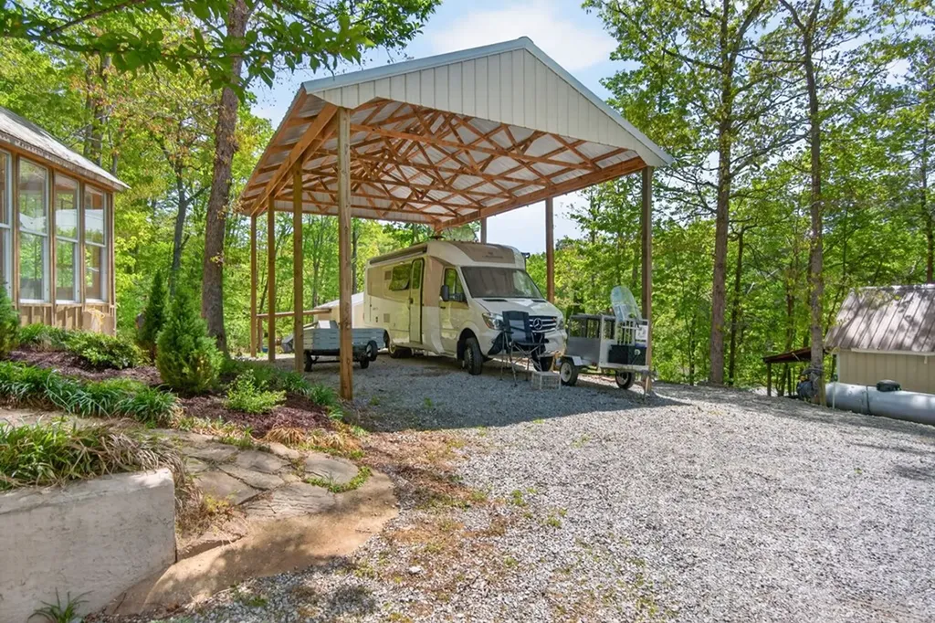 2144 Street Place Loop Monterey TN 38574