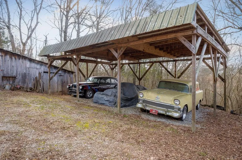 786 Quebeck Road Quebeck TN 38579