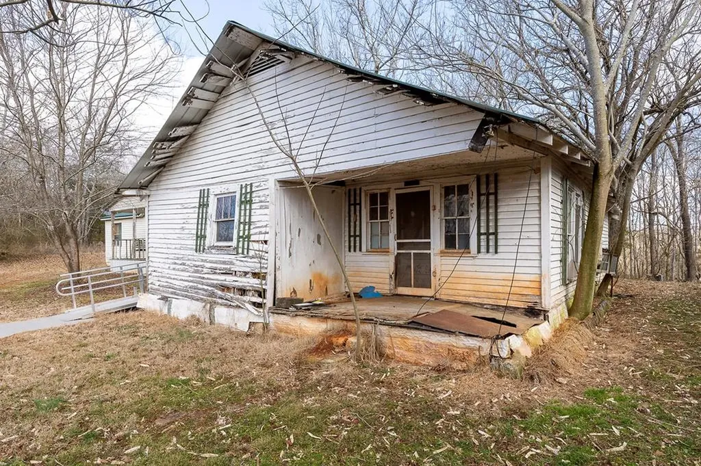 786 Quebeck Road Quebeck TN 38579