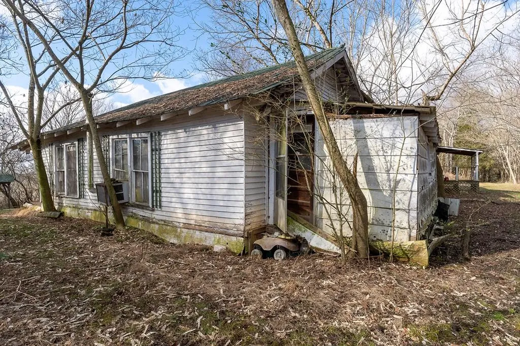 786 Quebeck Road Quebeck TN 38579