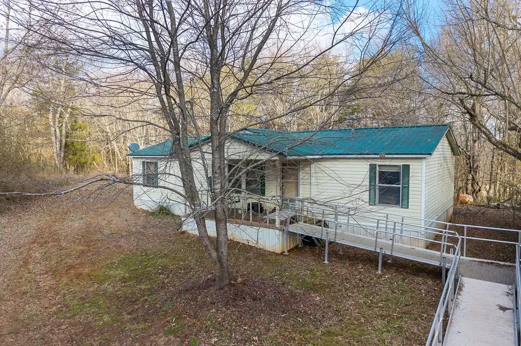 786 Quebeck Road Quebeck TN 38579