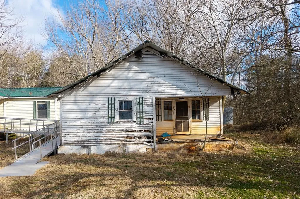 786 Quebeck Road Quebeck TN 38579