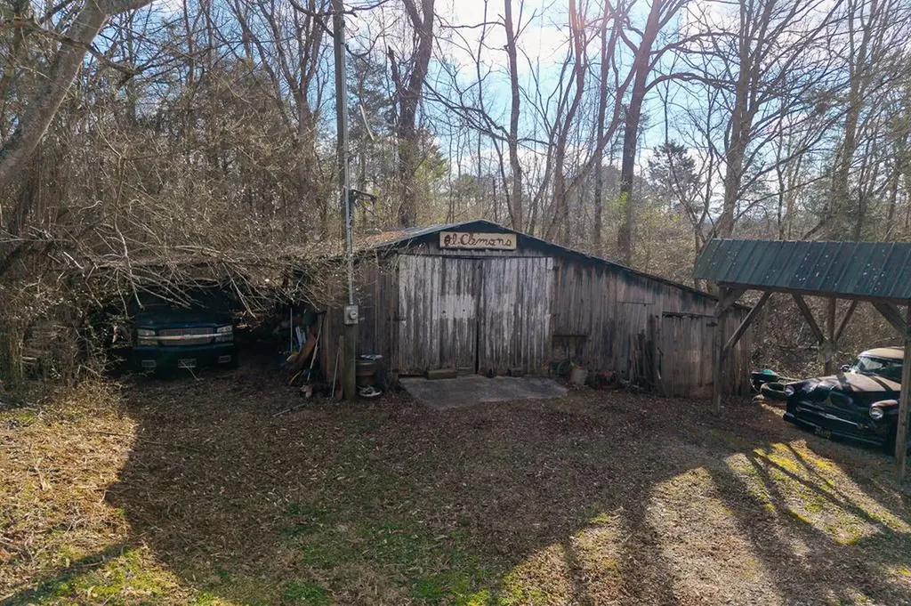 786 Quebeck Road Quebeck TN 38579