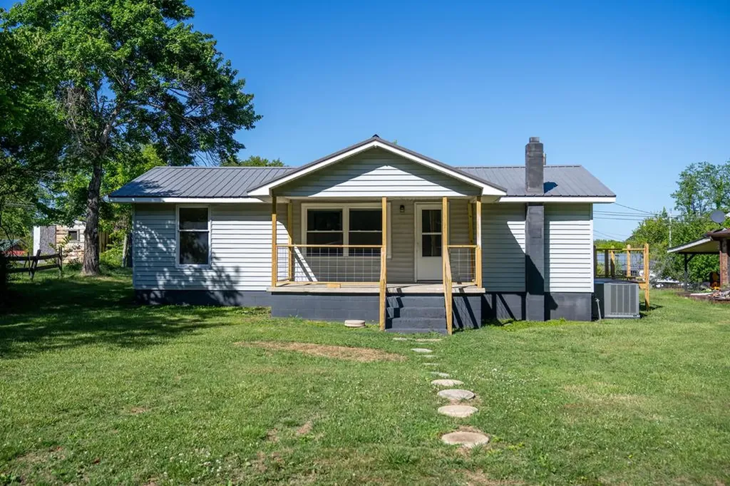 408 E Williams Avenue Monterey TN 38574