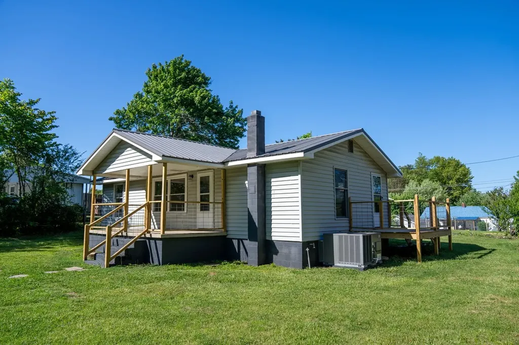 408 E Williams Avenue Monterey TN 38574