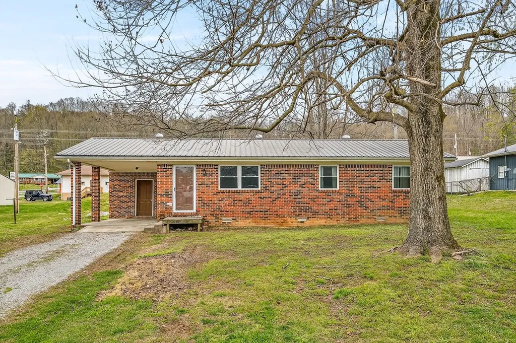 1105 Riverside Drive Celina TN 38551