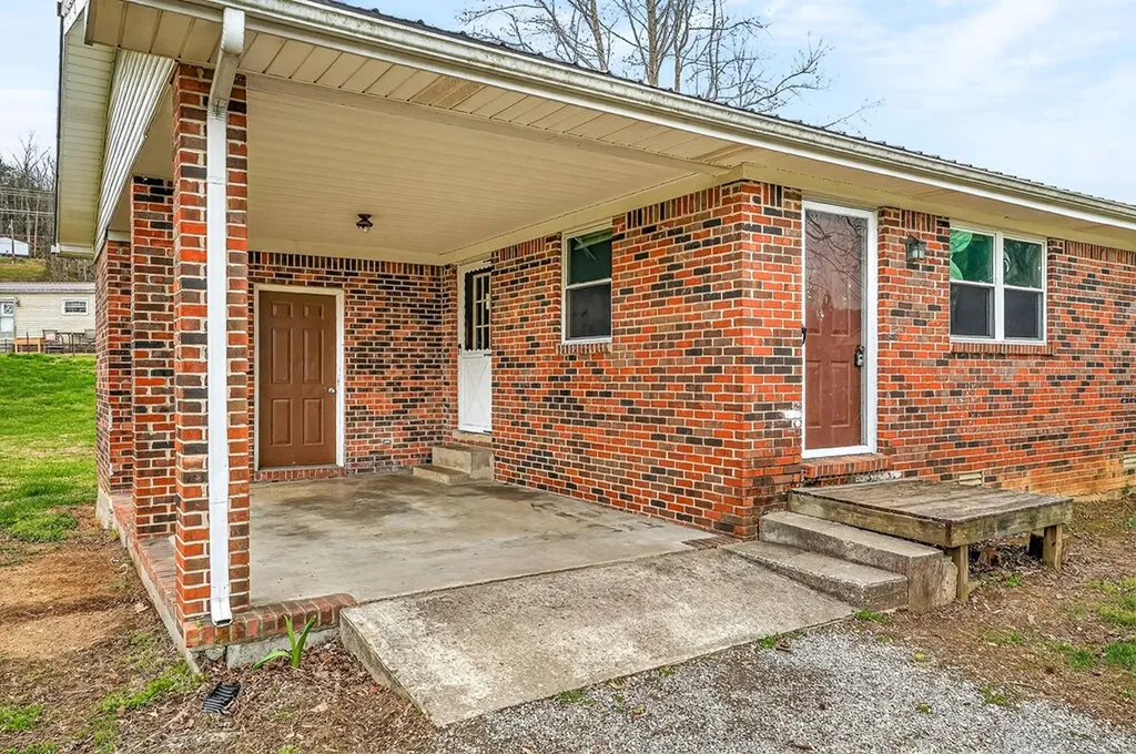 1105 Riverside Drive Celina TN 38551