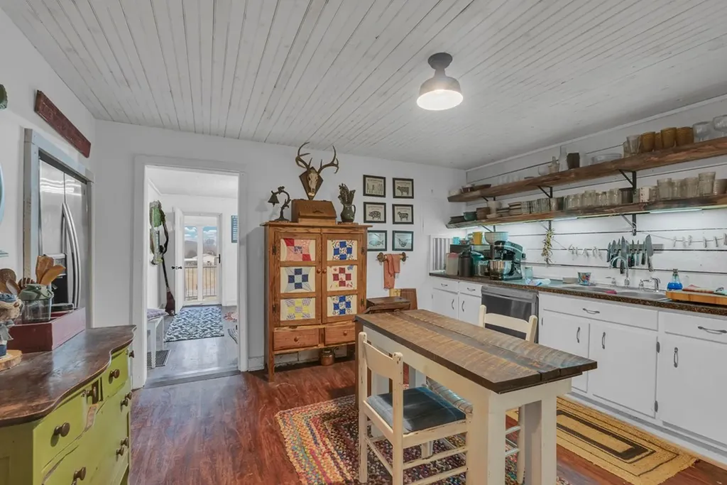 11594 Beersheba Highway Mcminnville TN 37110