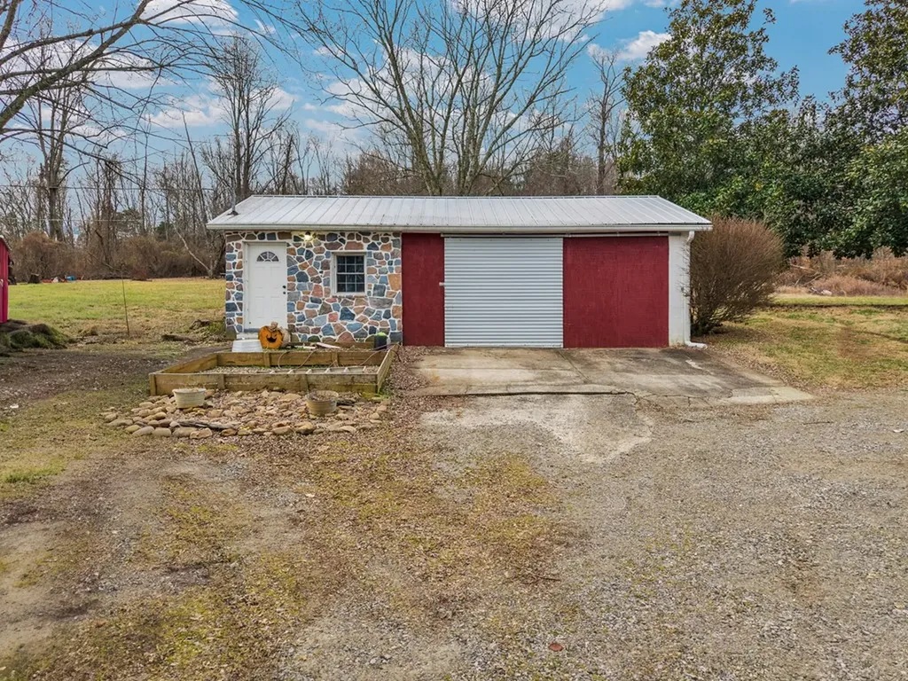 11594 Beersheba Highway Mcminnville TN 37110