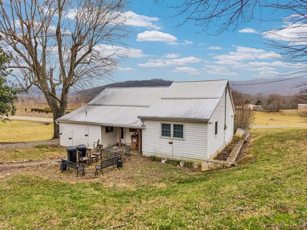 11594 Beersheba Highway Mcminnville TN 37110