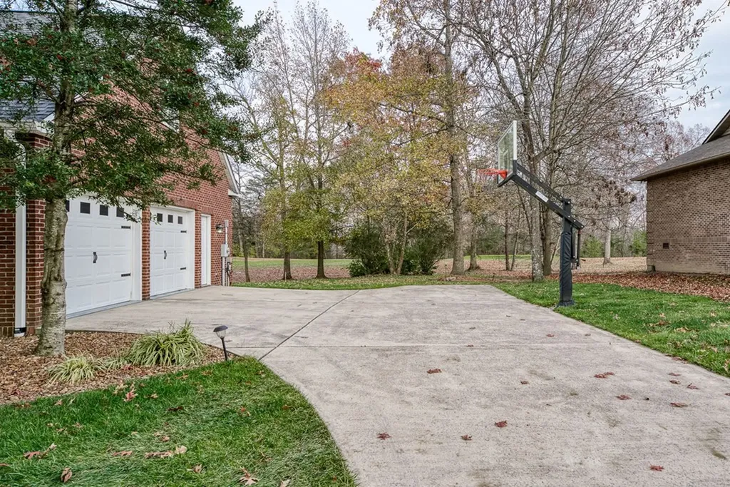 444 Ironwood Circle Crossville TN 38571