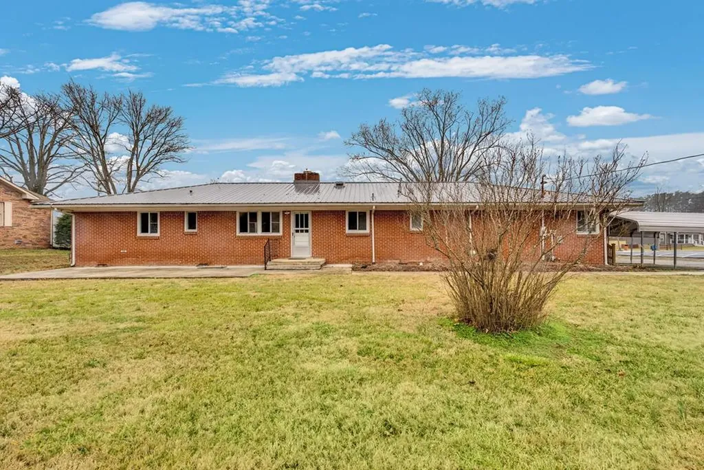 540 4th Avenue S Baxter TN 38544