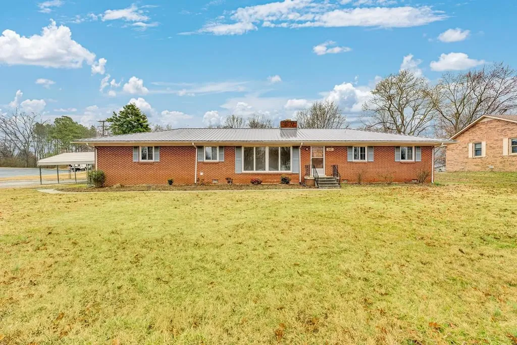 540 4th Avenue S Baxter TN 38544