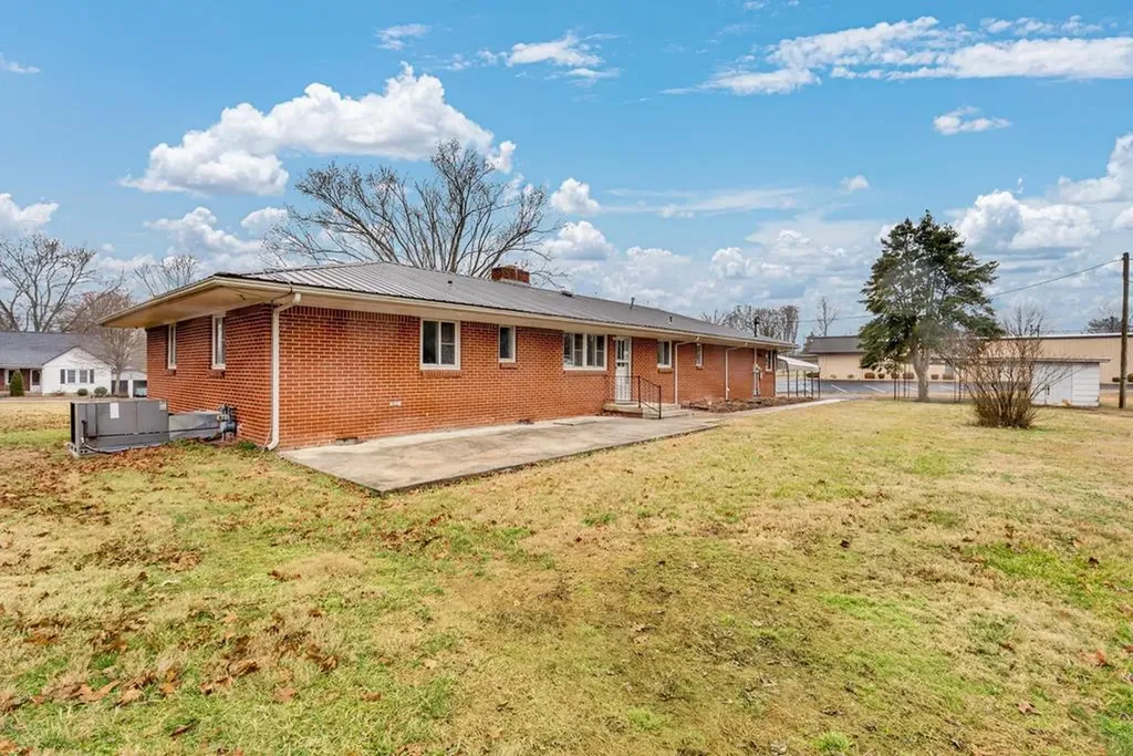 540 4th Avenue S Baxter TN 38544