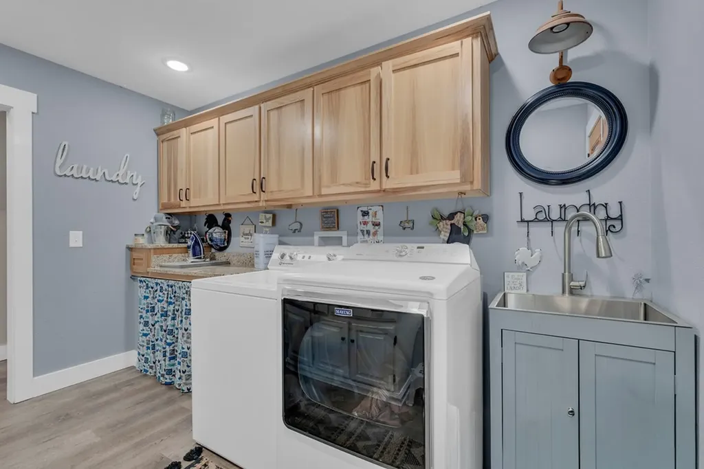 1079 South Lane Grimsley TN 38565