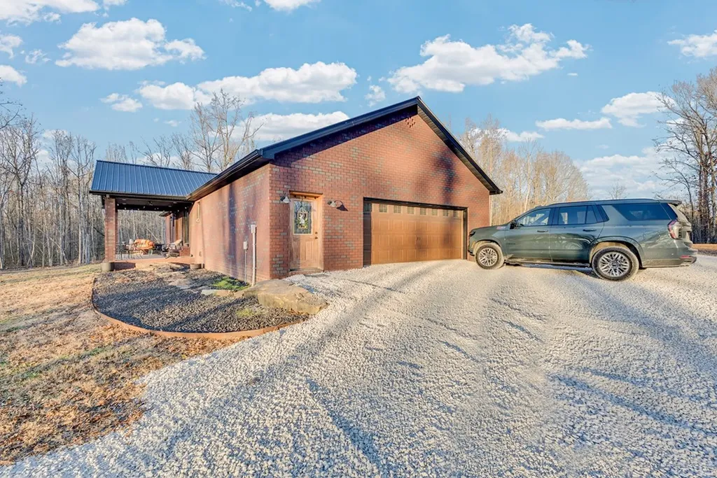 1079 South Lane Grimsley TN 38565