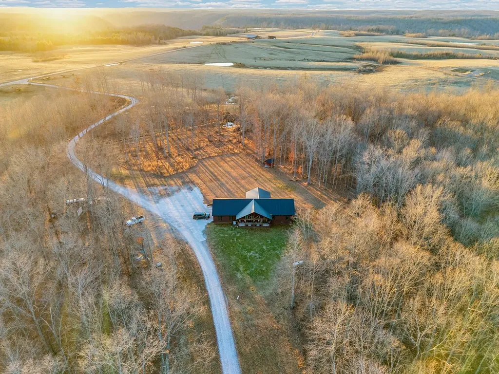 1079 South Lane Grimsley TN 38565