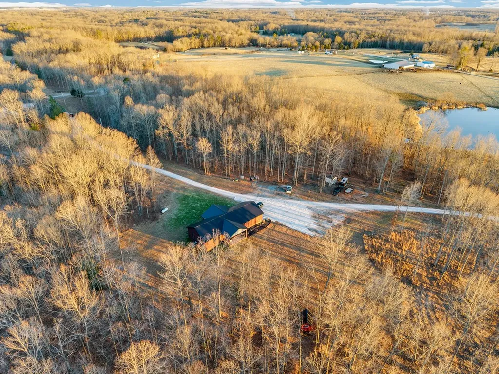 1079 South Lane Grimsley TN 38565