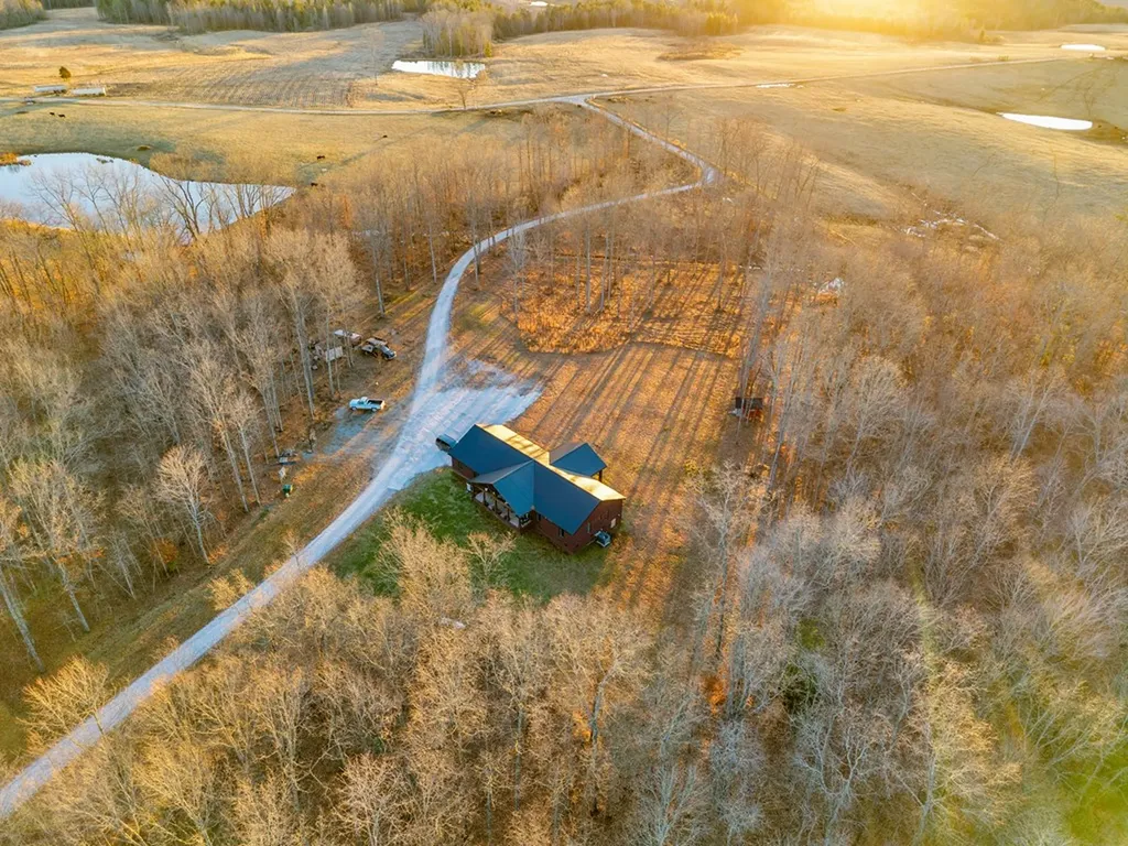 1079 South Lane Grimsley TN 38565