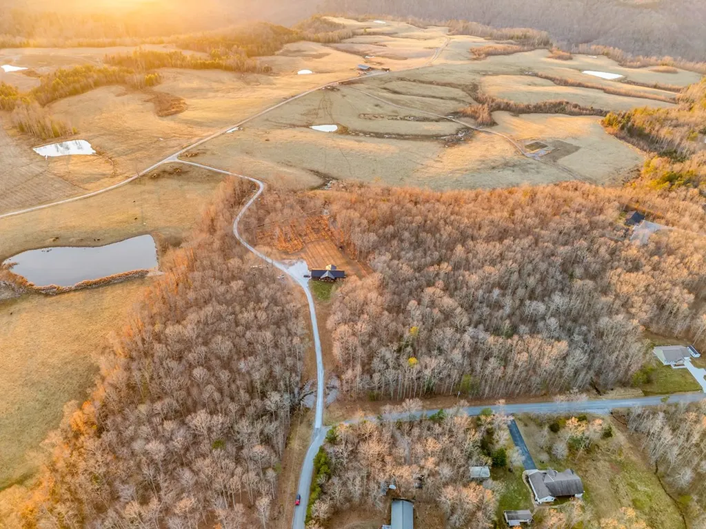 1079 South Lane Grimsley TN 38565