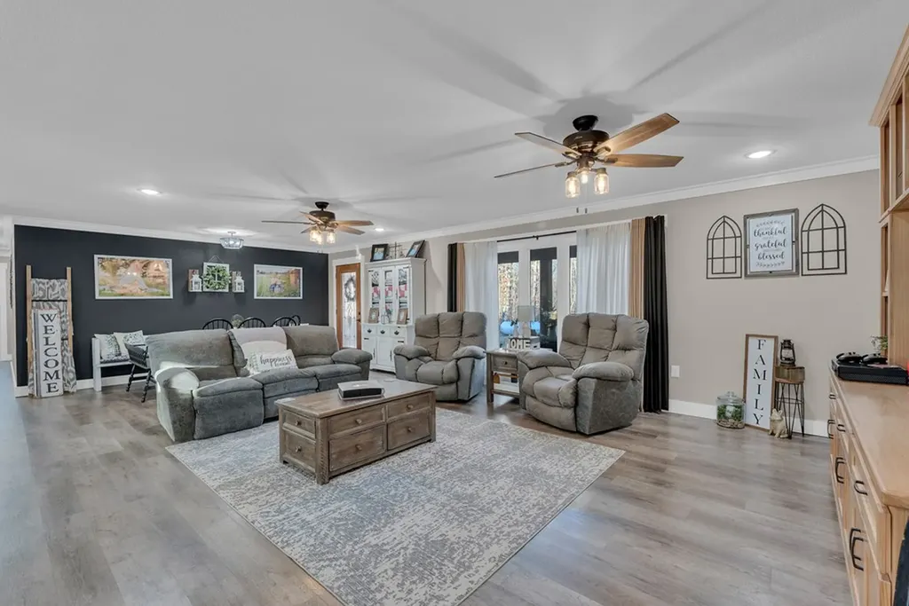 1079 South Lane Grimsley TN 38565