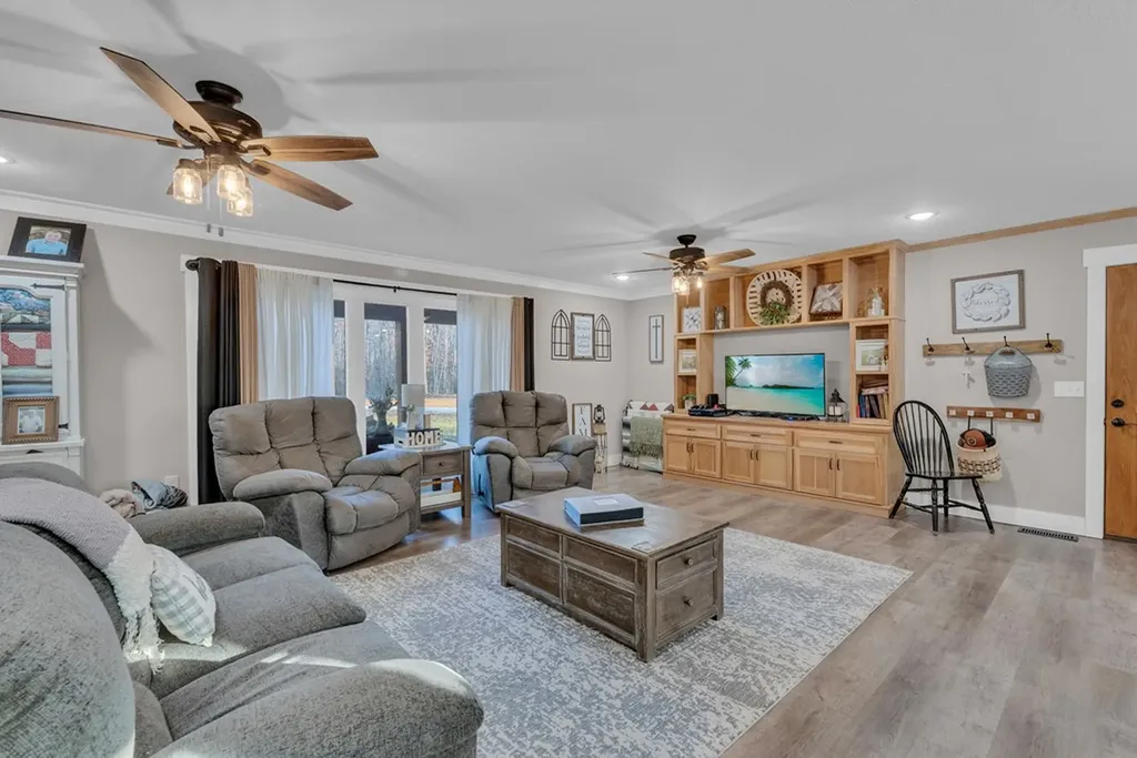 1079 South Lane Grimsley TN 38565