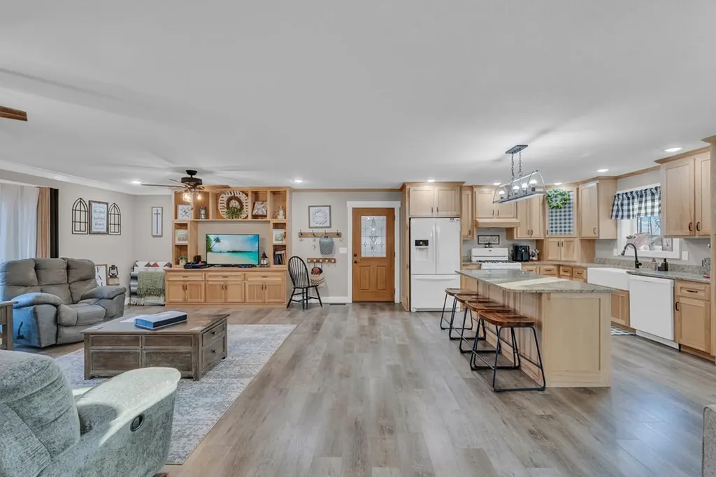 1079 South Lane Grimsley TN 38565