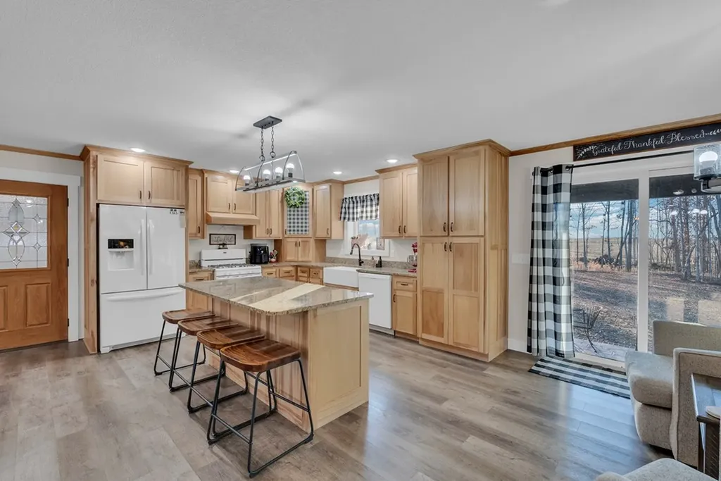 1079 South Lane Grimsley TN 38565