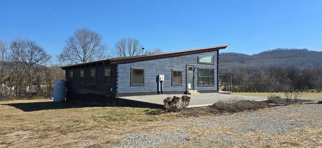 1405 Cane Creek Cummingsville Road Sparta TN 38583