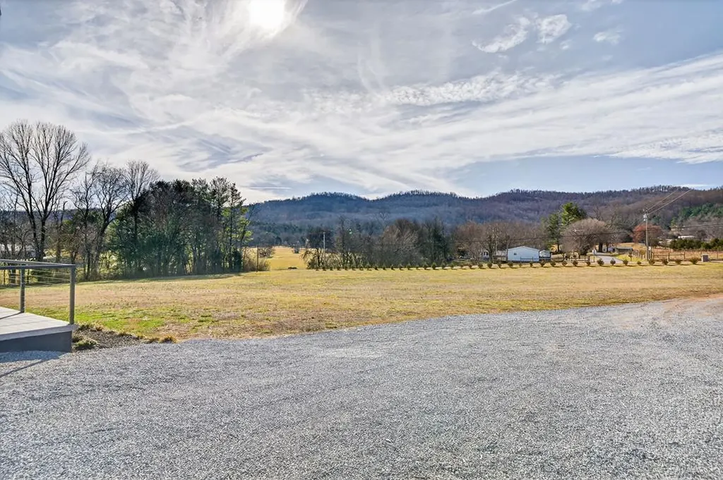 1405 Cane Creek Cummingsville Road Sparta TN 38583