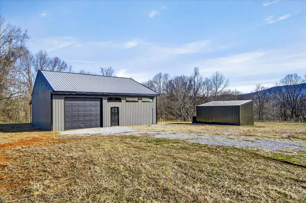 1405 Cane Creek Cummingsville Road Sparta TN 38583