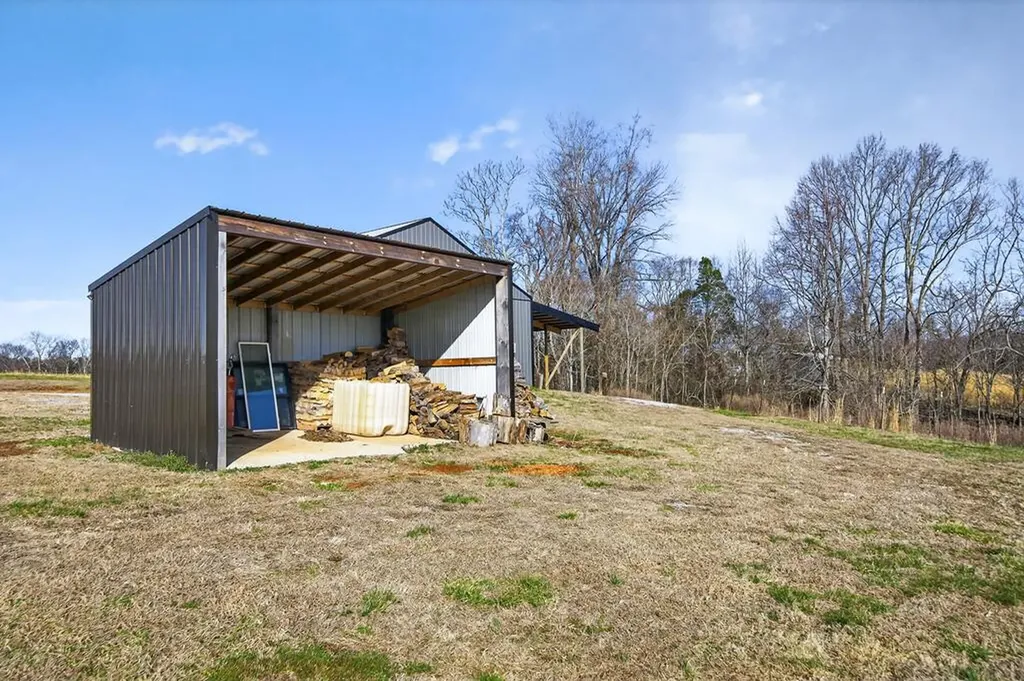 1405 Cane Creek Cummingsville Road Sparta TN 38583