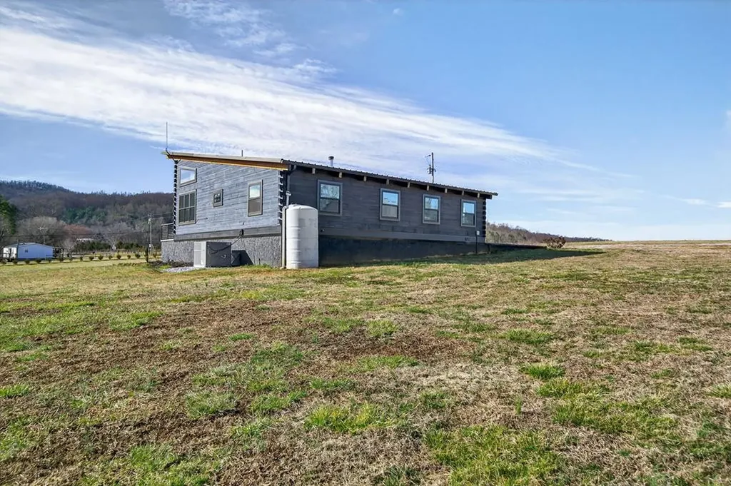 1405 Cane Creek Cummingsville Road Sparta TN 38583